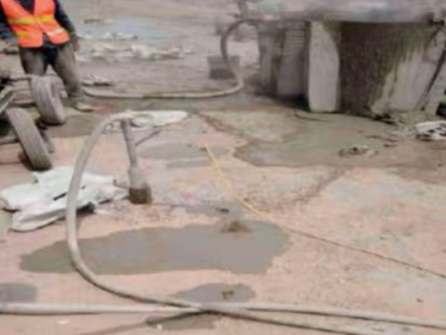 罗城水泥混凝土路面板底注浆技术 路面脱空注浆整治方案